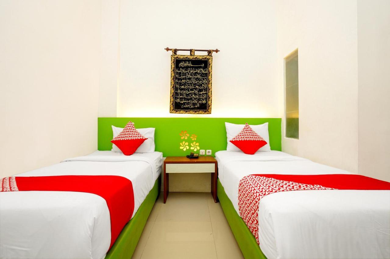 Oyo 231 Hotel Andita Syariah Surabaia Exterior foto