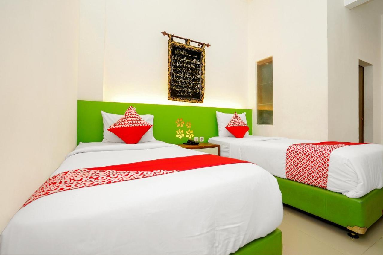 Oyo 231 Hotel Andita Syariah Surabaia Exterior foto