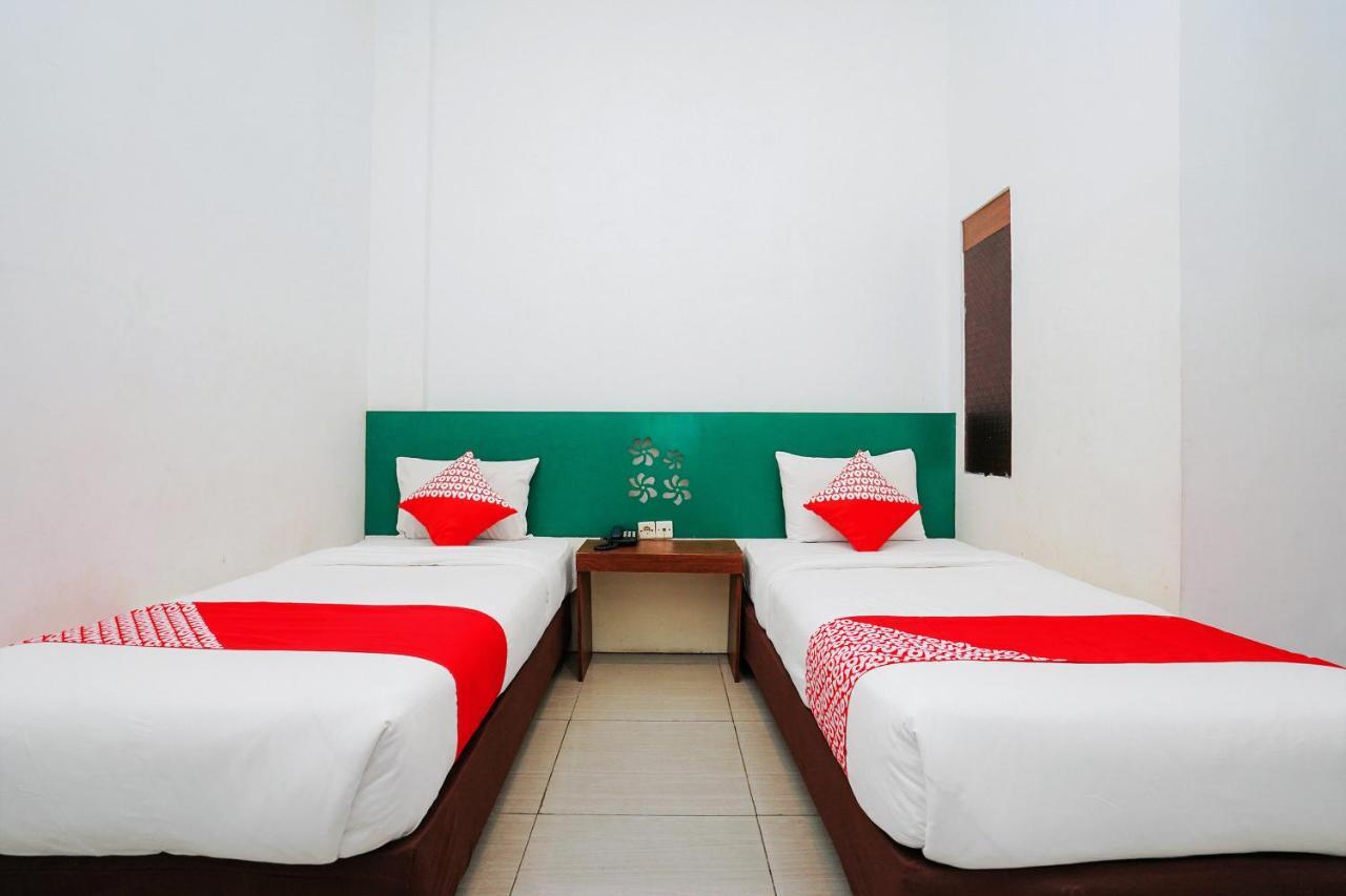 Oyo 231 Hotel Andita Syariah Surabaia Exterior foto