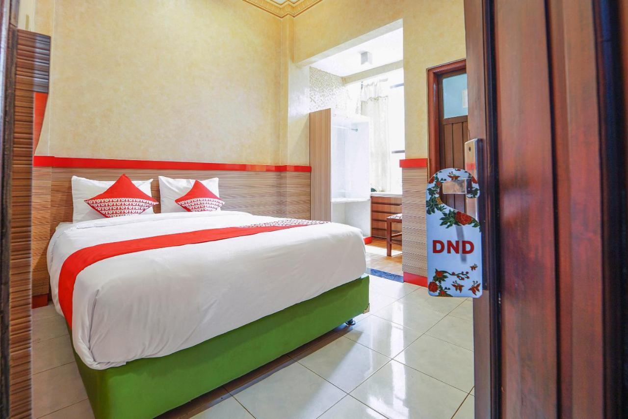 Oyo 231 Hotel Andita Syariah Surabaia Exterior foto